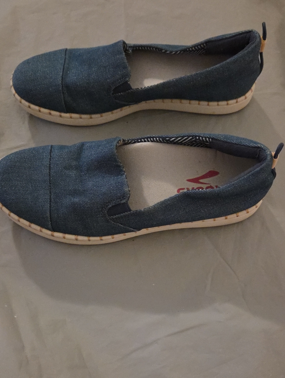 Brooks ladies shoes size 8.5